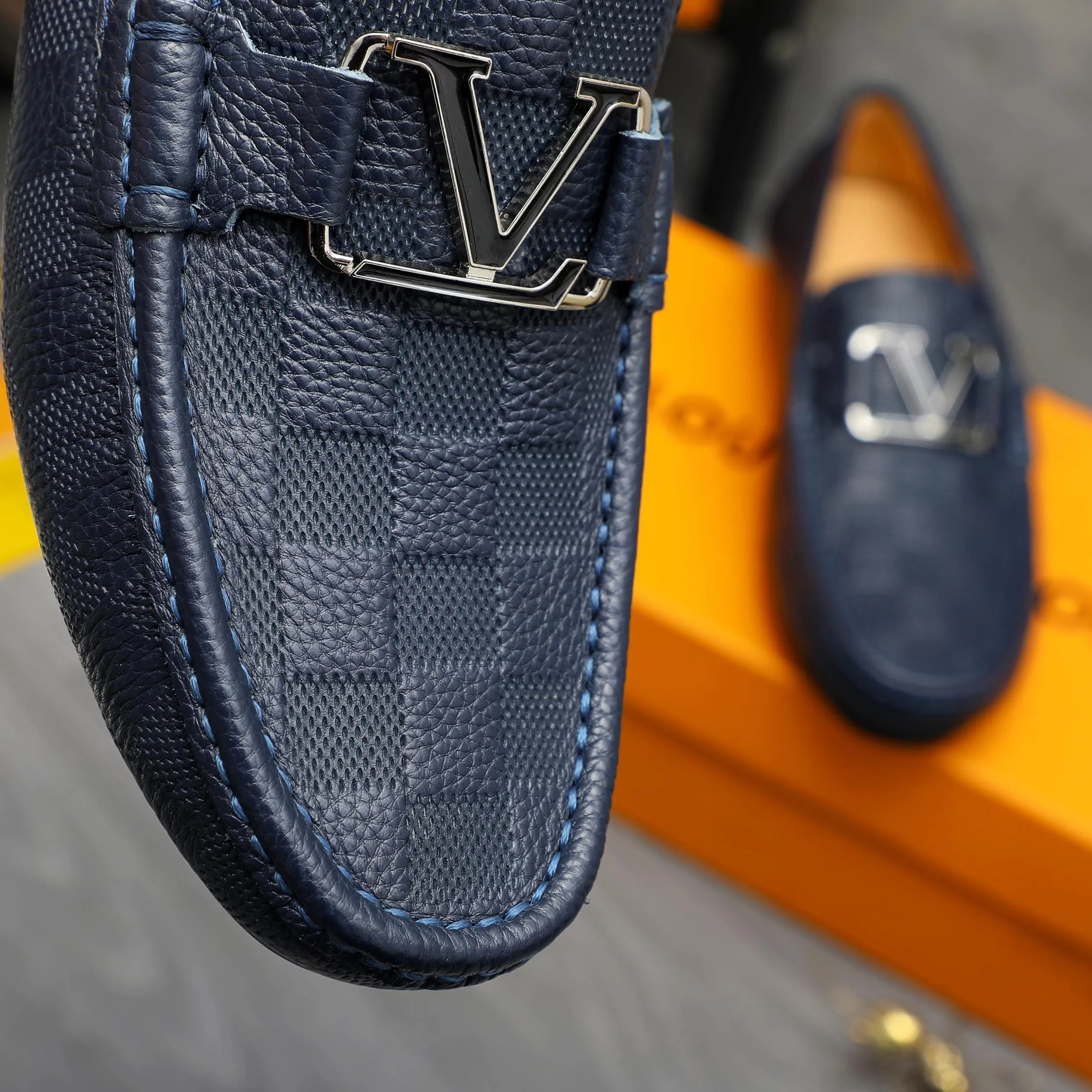 Men's shoes 💰p380 Product trademark: LV "Louis Vuitton" casual slip-on men's shoes Regular size: 38-45 Product materials: Selected classic embossed plaid upper, pigskin lining, rubber outsole